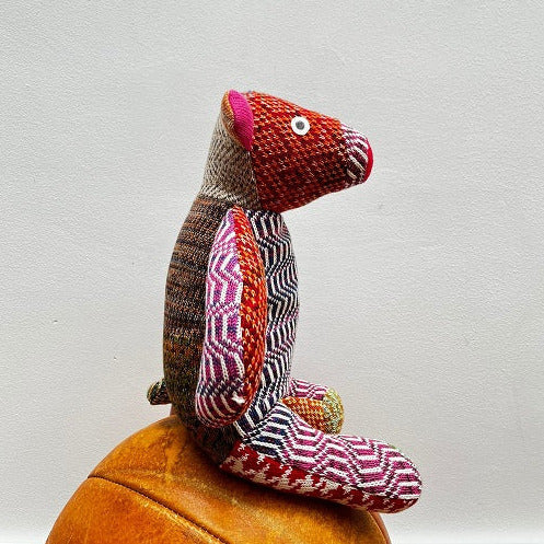 ein kuscheltier baer aus bunter stickbaumwolle fuenfundsechzig zentimeter hergestellt in berlin