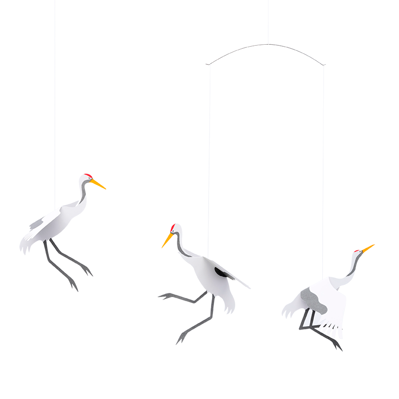 drei graue kraniche aus papier an schnurr von mobile
