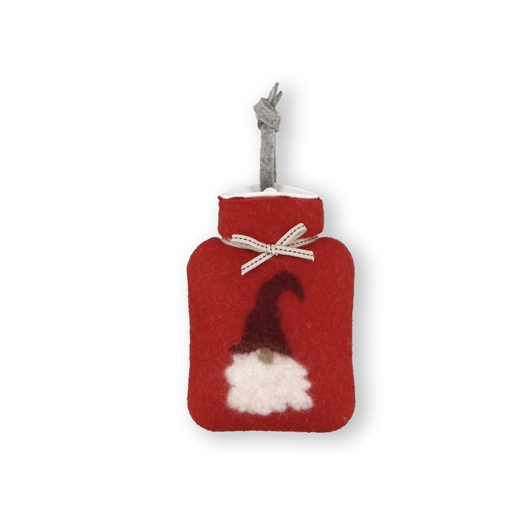 kleine rote waermflasche mit wichtelmotiv