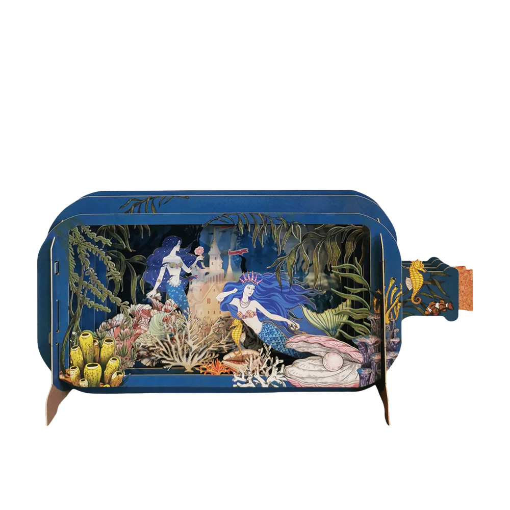 3D Pop-up-Grußkarten in Flaschenform als Flaschenpost mit Meerjungrauen im Meer. Zum Aufklappen und zum Beschriften auf der Rückseite.