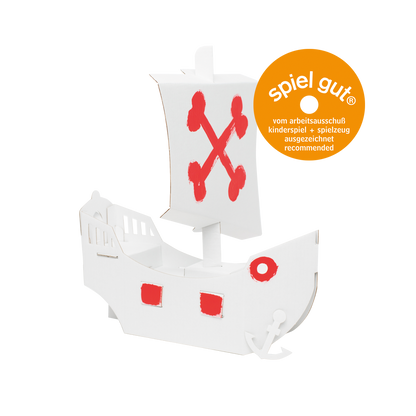 ein weißes piratenboot aus pappe mit segel und anker zum basteln und bemalen