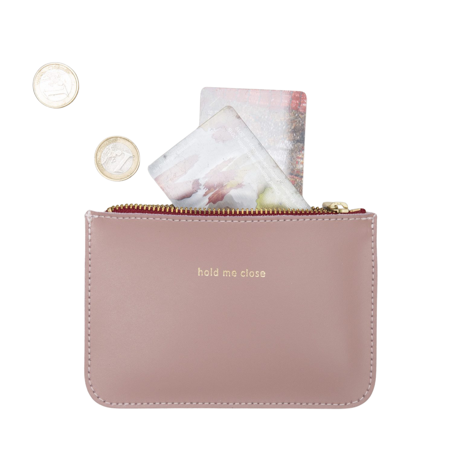 Eine kleine Geldbörse in Rosa mit Kleingeld und Karten.
