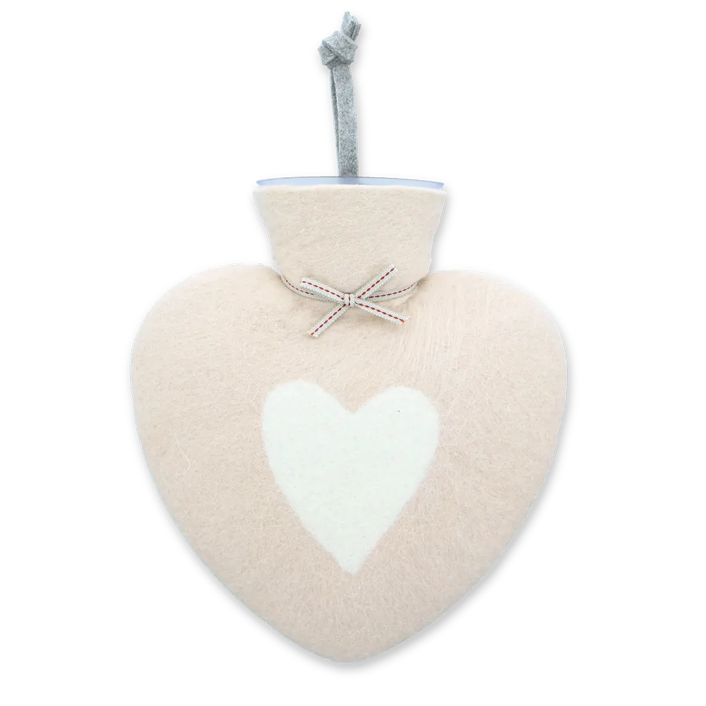 Herz Wärmflasche in rosa mit einem weißen Herz Motiv.