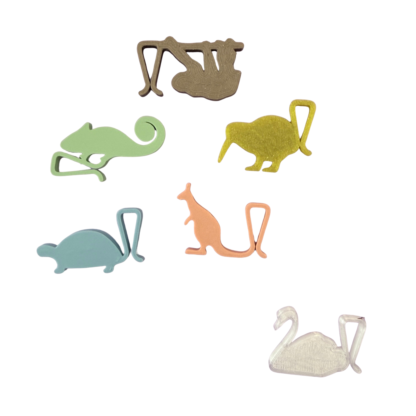Sechs Tiere als Glasanhänger aus dem 3-D Drucker. Faultier, Kiwi, Leguan, Schildkröte, Känguru und Schwan.