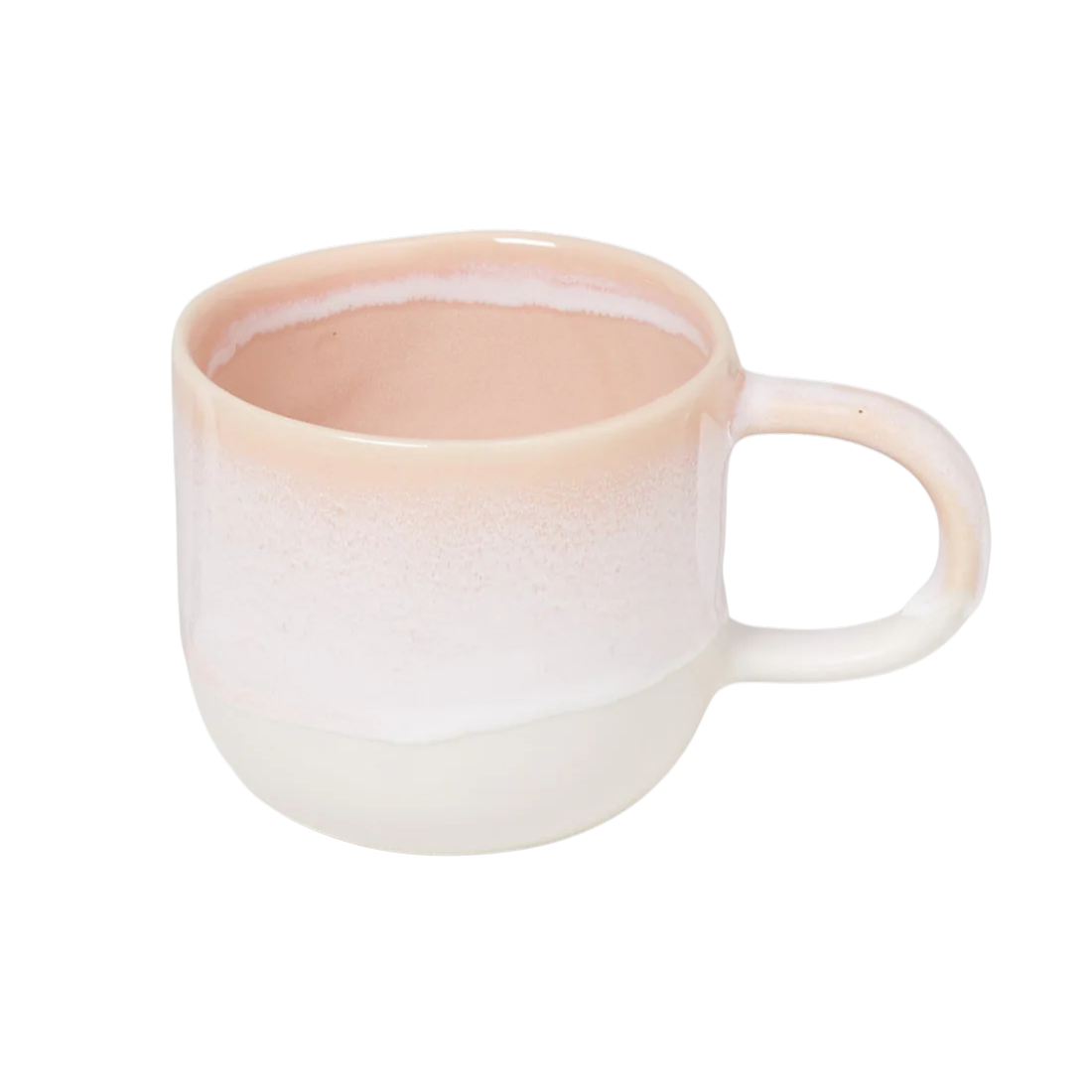 Große Tasse aus Keramik in verlaufener zartrosa-beiger Lasur.