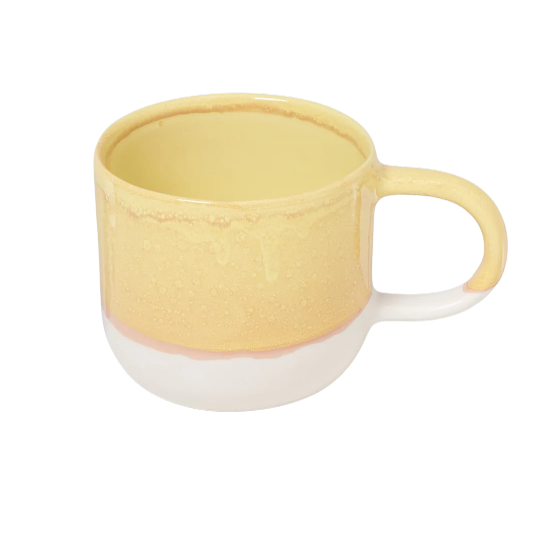 Große Tasse aus Keramik in verlaufener gelb-beiger Lasur.