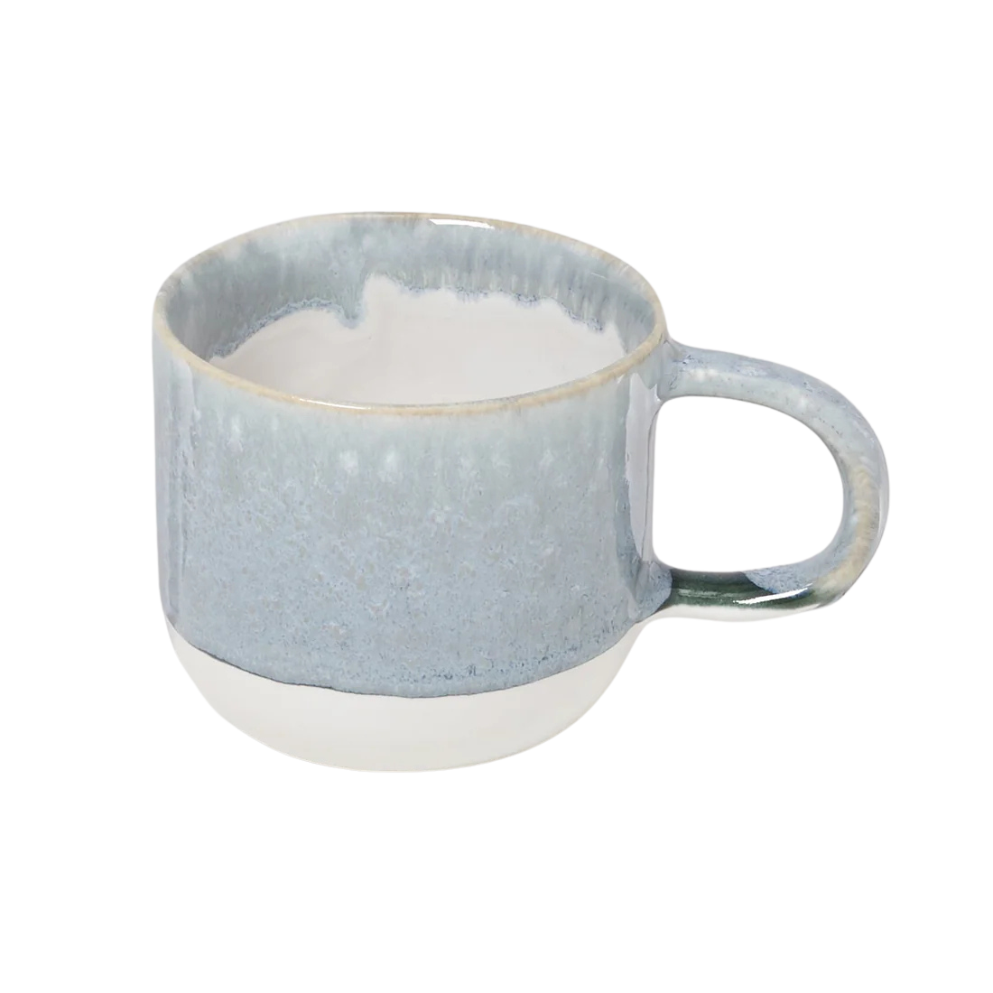 Große Tasse aus Keramik in verlaufener grau-blauer-beiger Lasur.