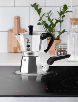 bialetti adapterplatte schwarz auf induktionsherd mit alu bialetti