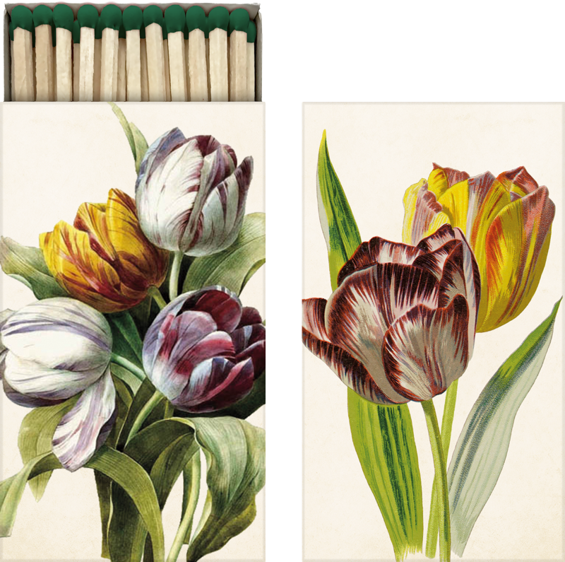 Lange Streichhölzer in einer Schachtel aus Karton mit einem Tulpenstrauß darauf im Vintage Stil.
