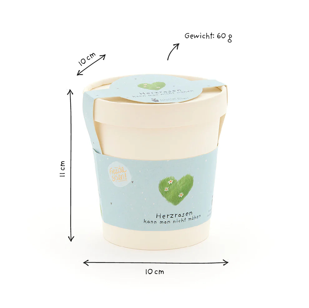 Saatgut, herzrasen kann man nicht mähen, ein Becher aus Pappe mit Gras-Saatgut welches aus dem Becher wächst. Größenangaben.