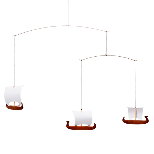 nordic-soul rostock schoenes mobile aus papier mit braunen schiffen aus holz zum dekorieren oder verschenken für kinder und das kinderzimmer von flensted mobiles denmark