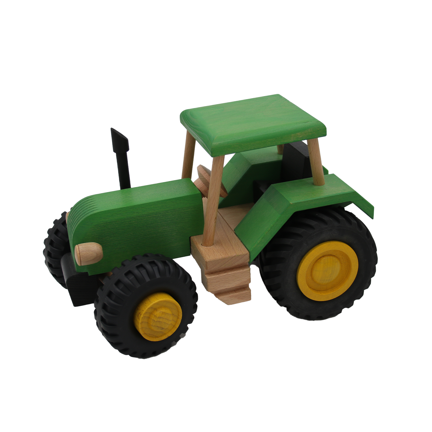 großer gruener traktor aus buchenholz