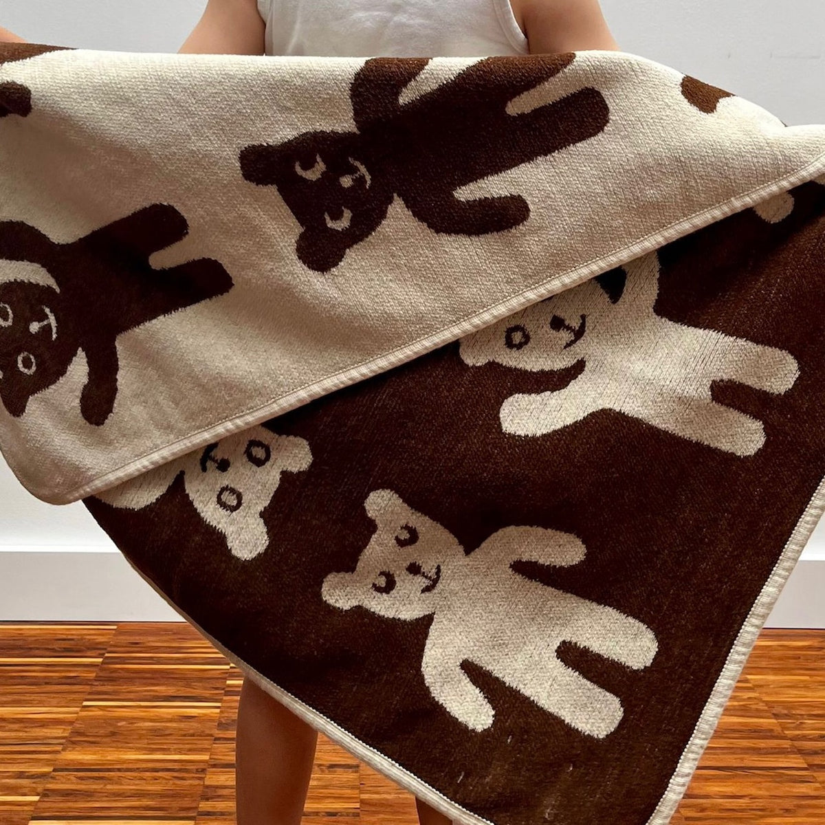 braun beige kuscheldecke mit teddybaeren fuer kinder