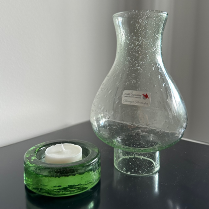 windlicht in oellampenform aus gruenem waldglas
