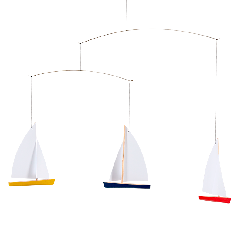 mobile zum haengen drei segelboote aus holz und papier in gelb, blau und rot von flensted_mobile