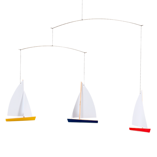 mobile zum haengen drei segelboote aus holz und papier in gelb, blau und rot von flensted_mobile
