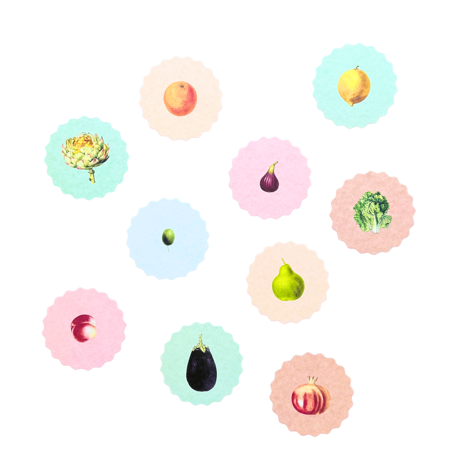 Zehn Untersetzer aus recyceltem Filz mit verschiedenen Obst-und Gemüsemotiven. Die Untersetzer haben einen geriffelten Rand. 