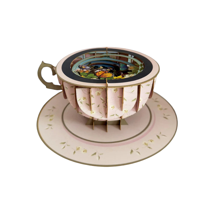 Faltbare Pop-up Grußkarte als Teetasse mit Schmetterlingen in der Tasse.
