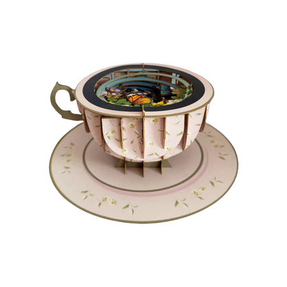Faltbare Pop-up Grußkarte als Teetasse mit Schmetterlingen in der Tasse.