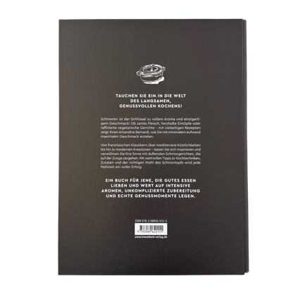 Kochbuch mit Schmortopfgerichten mit einem Holzeinband und einem schwarzen Schmortopf auf den Cover. 