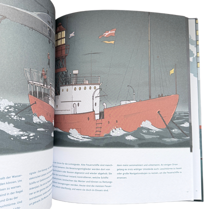 Ein rotes Fischerboot auf hoher See mit Wellengang. 