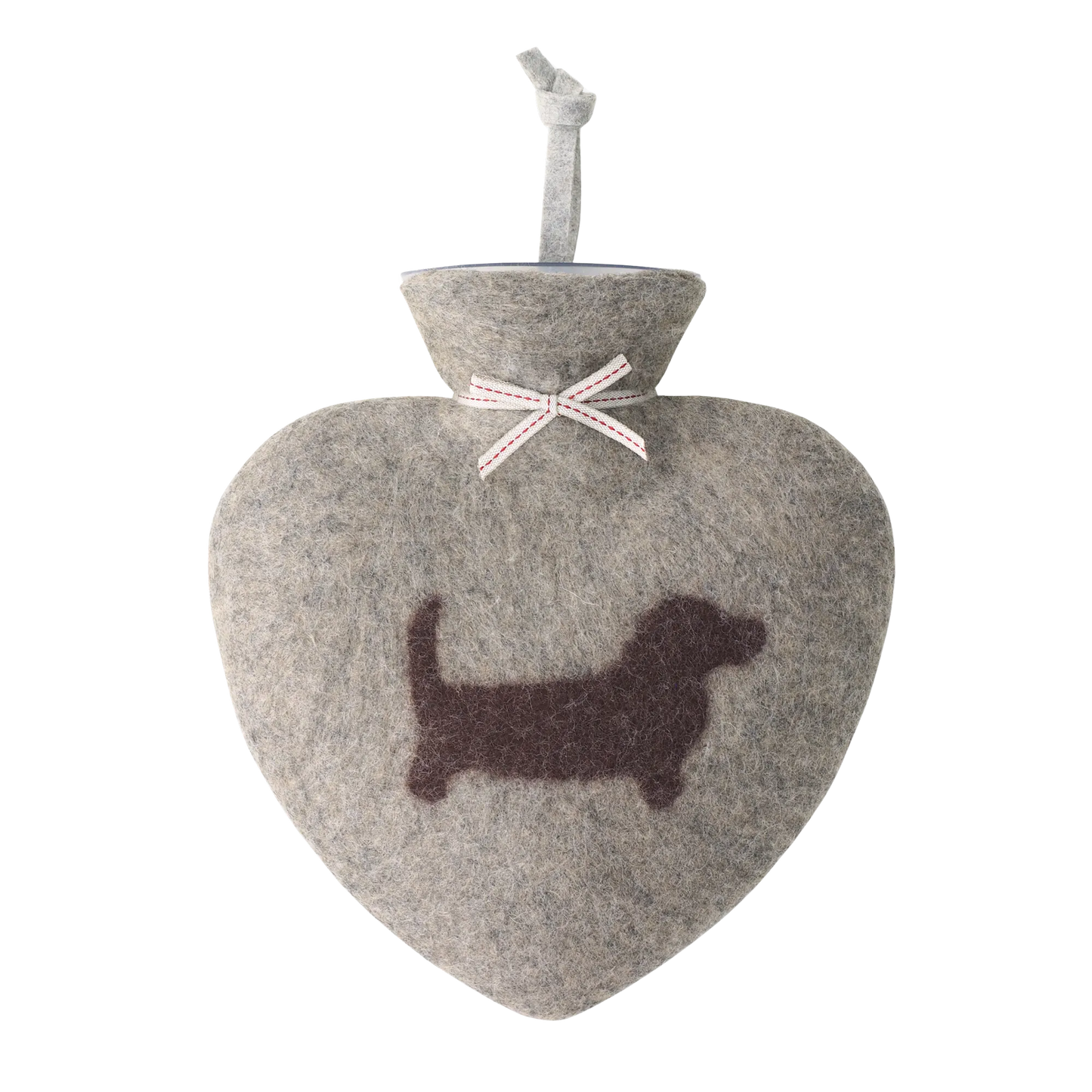 Wärmflasche in Herzform aus Merinowolle mit einem Dackel darauf.