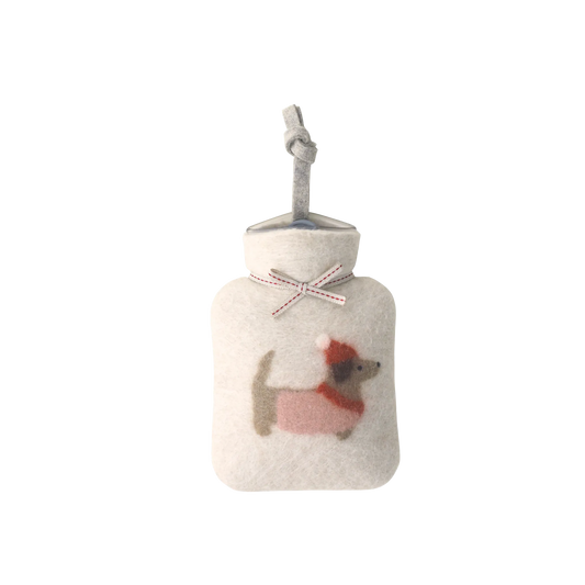 Wärmflasche aus Merinowolle mit Dackelmotiv.