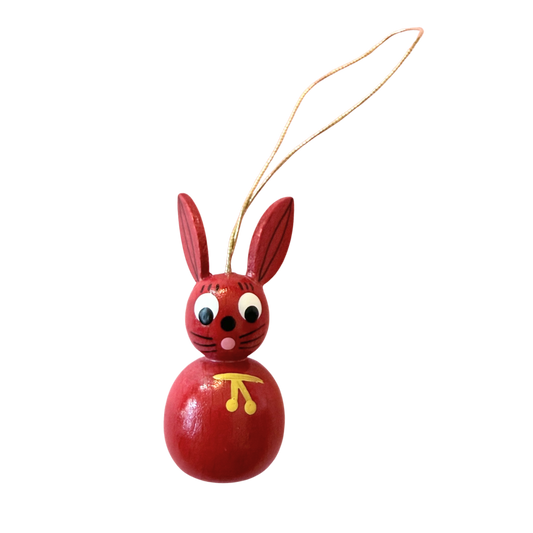 Farbiges Hasenset aus gebeiztem  Holz zum Anhängen. Ein roter Hase.