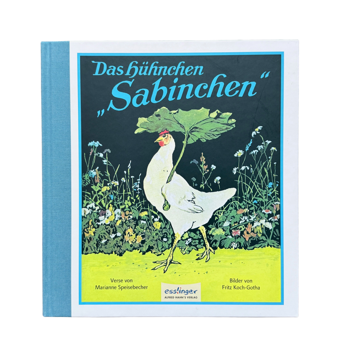 Das Hühnchen Sabinchen geht mit einem Blatt als Sonnenschirm auf einer Blumenwiese spazieren. 