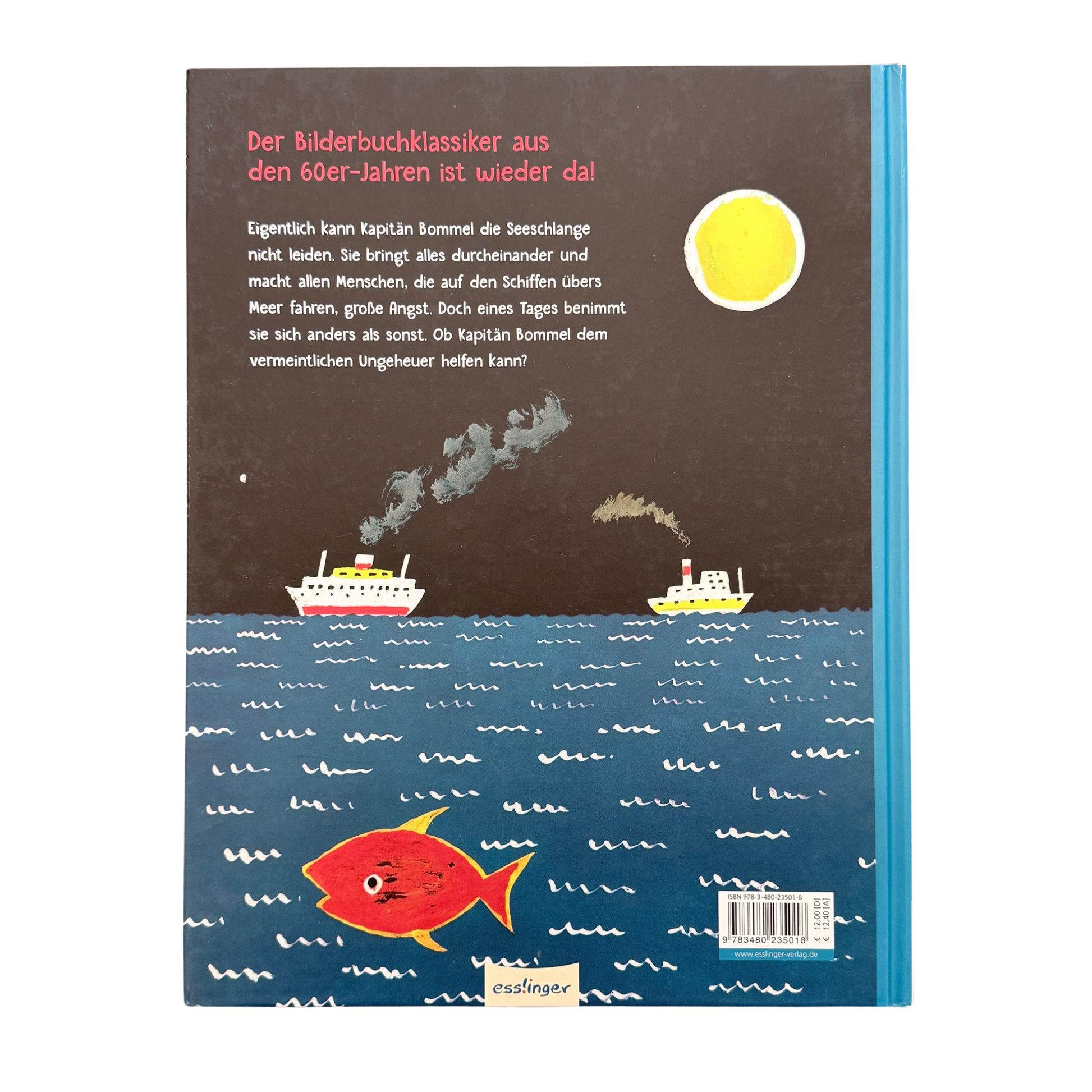 Zwei Schiffe auf offenem Meer mit einem roten Fisch. 