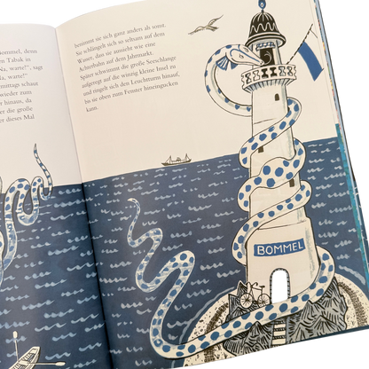 Die große Seeschlange windet sich um den Leuchtturm.