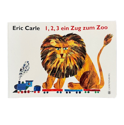 Kinderbuch Cover und ein Löwe sitz auf einer kleinen Eisenbahn.