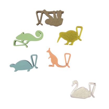 Sechs  Tiere als Glasanhänger aus dem 3-D Drucker. Faultier, Kiwi, Leguan, Schildkröte, Känguru und Schwan. 