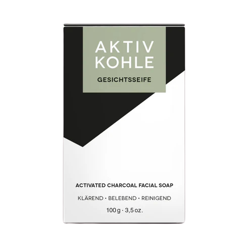 Schwarze Aktivkohleseife in einer schwarz-weißen Verpackung.