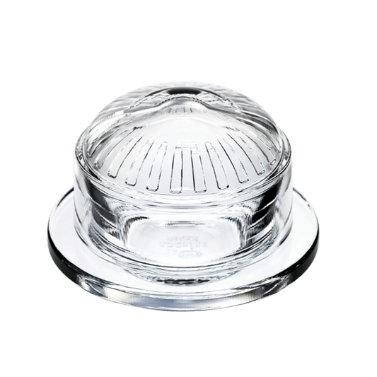 Butterdose aus Glas. Zweiteilig, rund und mit Streifenmotiv auf dem Glasdeckel. 
