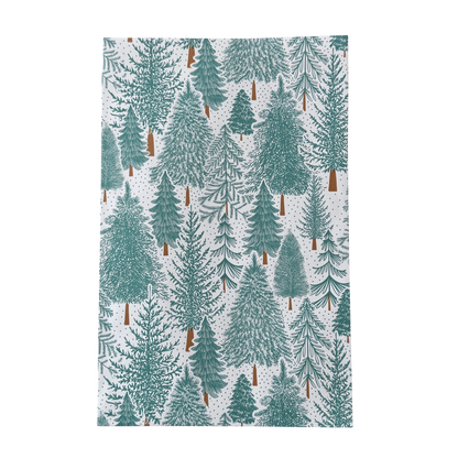 Geschenktüte mit einem Tannenwald Motiv.