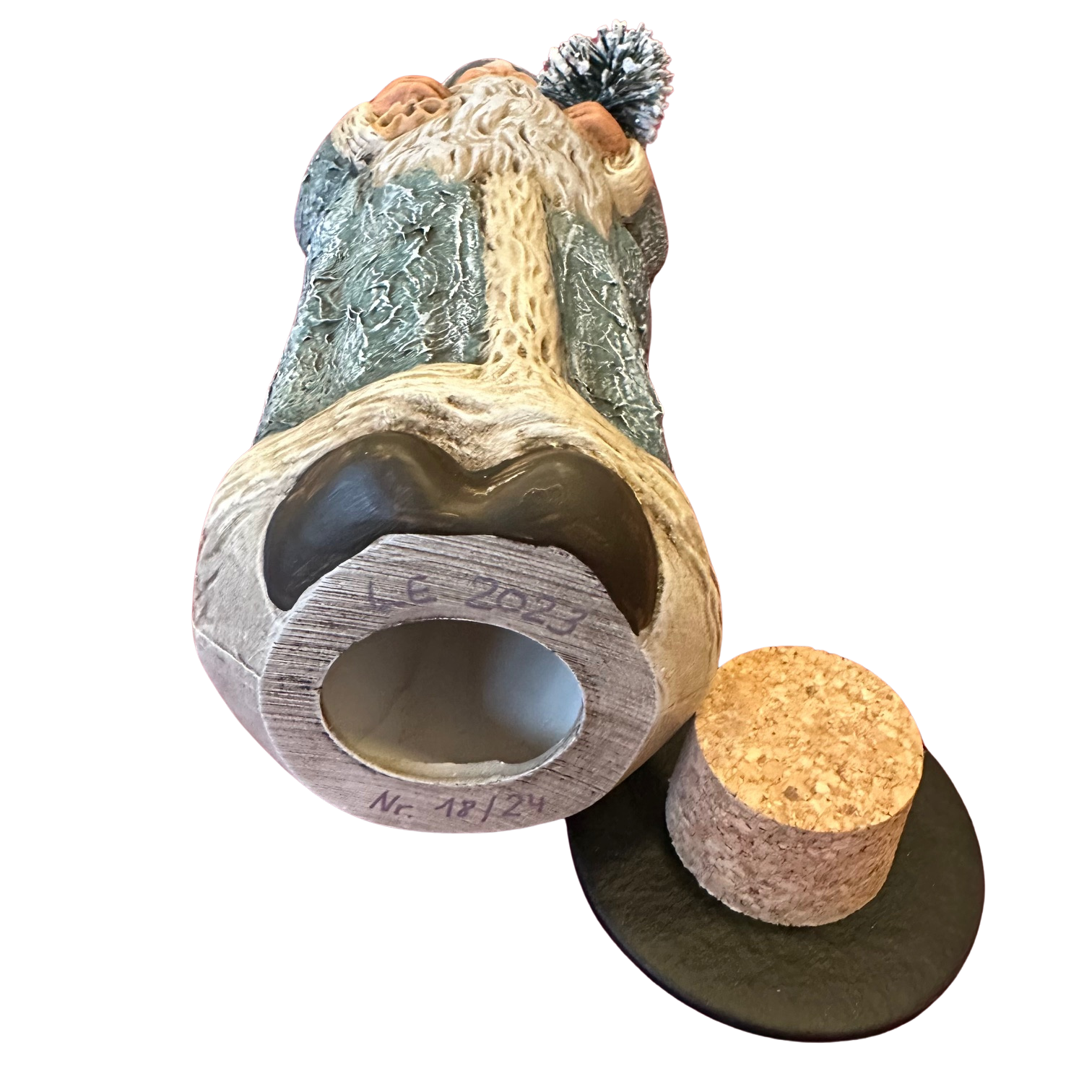 Ein befüllbarer Weihnachtsmann in eisblau aus Papiermache. Limited Edition.