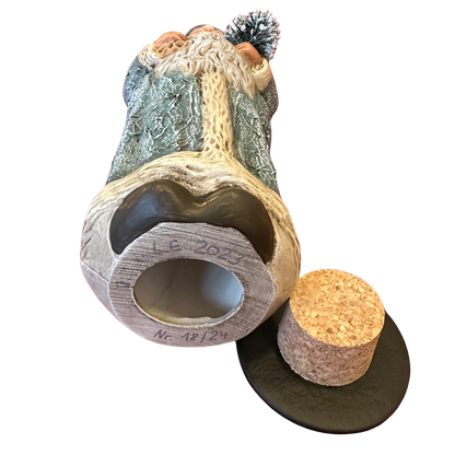 Ein befüllbarer Weihnachtsmann in eisblau aus Papiermache. Limited Edition.