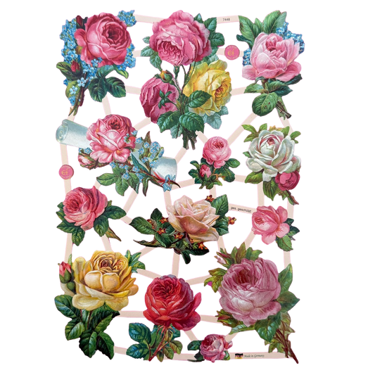Lackbilder aus gestanztem Papier mit Rosenmotiven.