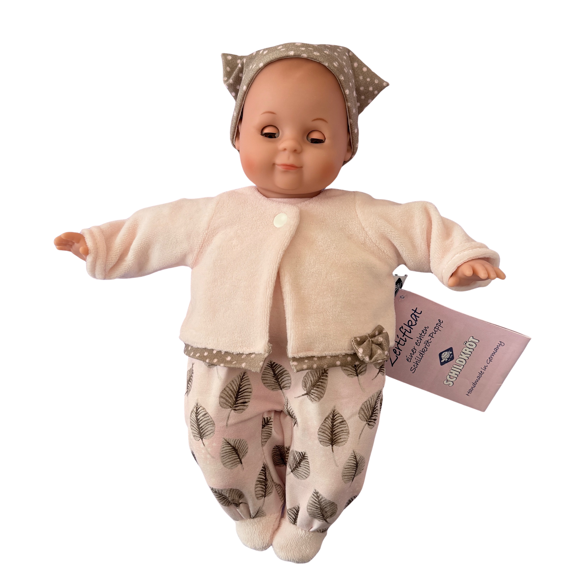 kleine puppe von schildkroet mit schlafaugen und rosa strampler