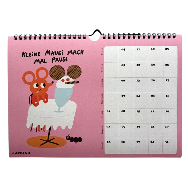 Jahreskalender 2027 mit lustigen Illustrationen und Sprüchen. Eine Maus sitz t am Tisch und hat einen Mauseisbecher vor sich stehen. Mausgezeichnet!