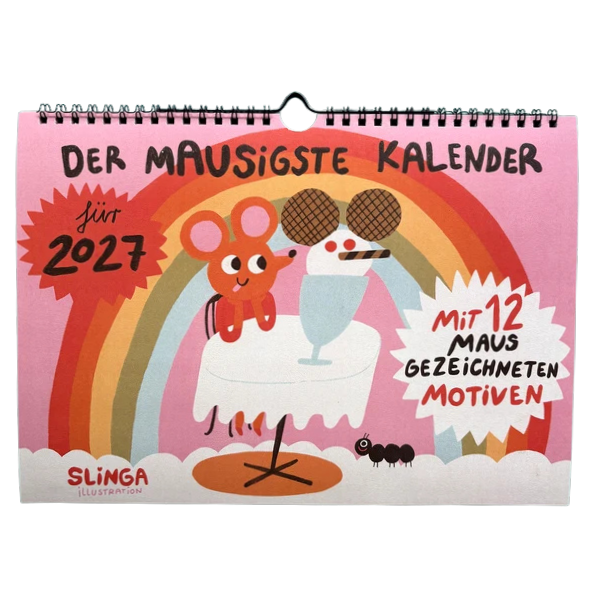 Jahreskalender 2027 mit lustigen Illustrationen und Sprüchen. Eine Maus sitz t am Tisch und hat einen Mauseisbecher vor sich stehen. Mausgezeichnet!