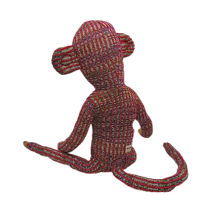 Kuscheltier Affe mit einem langen Schwanu und großen Ohren aus gestrickter rot-beiger Baumwolle 