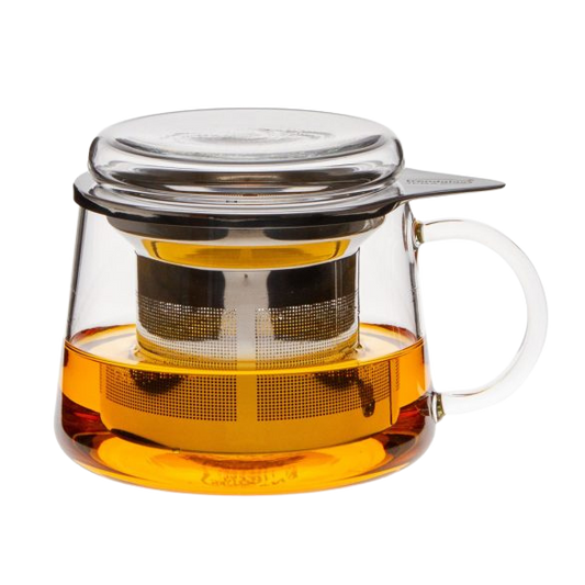 Teeglas mit Edelstahlsieb und Deckel als Siebteller.