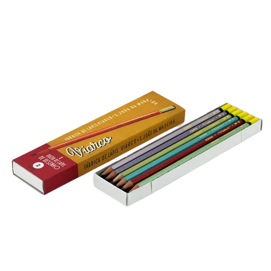 Zwölf Bleistifte in einer Vintage Kartonverpackung.