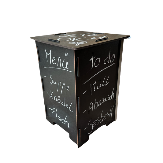 ein hocker schwarz aus holz als tafel zum gestalten