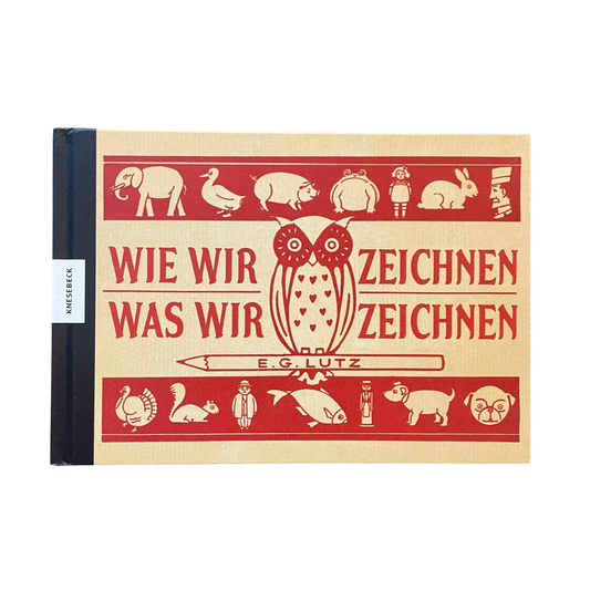 Zeichenlernbuch mit einer großen Eule, sitzend auf einem Stift und oben und untern rote Streifen mit verschiedenen Tieren darauf.