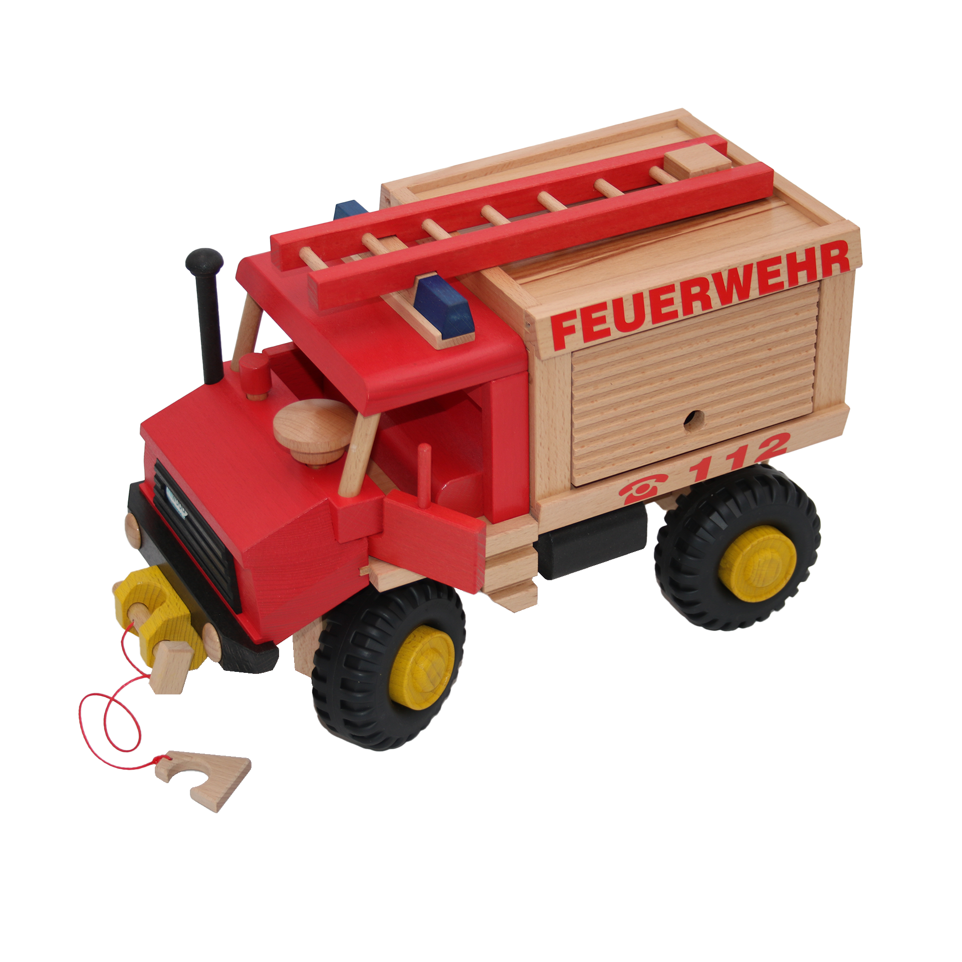 große rote holzfeuerwehr von uniwood mit leiter und wasserschlauch
