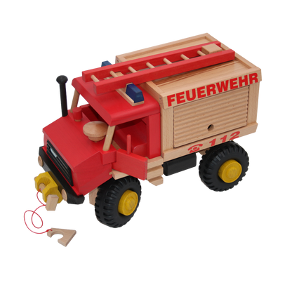 große rote holzfeuerwehr von uniwood mit leiter und wasserschlauch