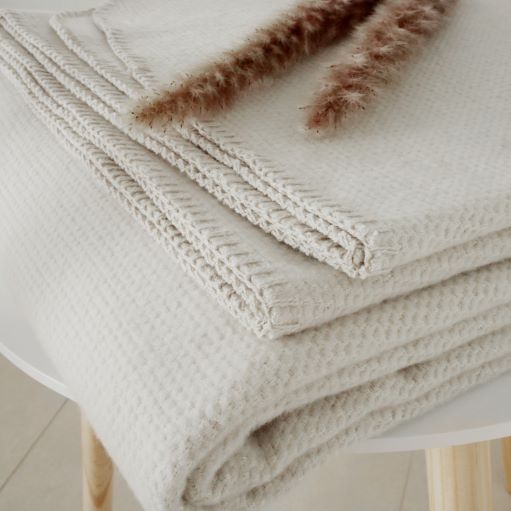 nordic-soul rostock schoenes beige baumwolldecke kuscheldecke sommerdecke wohndecke von riema